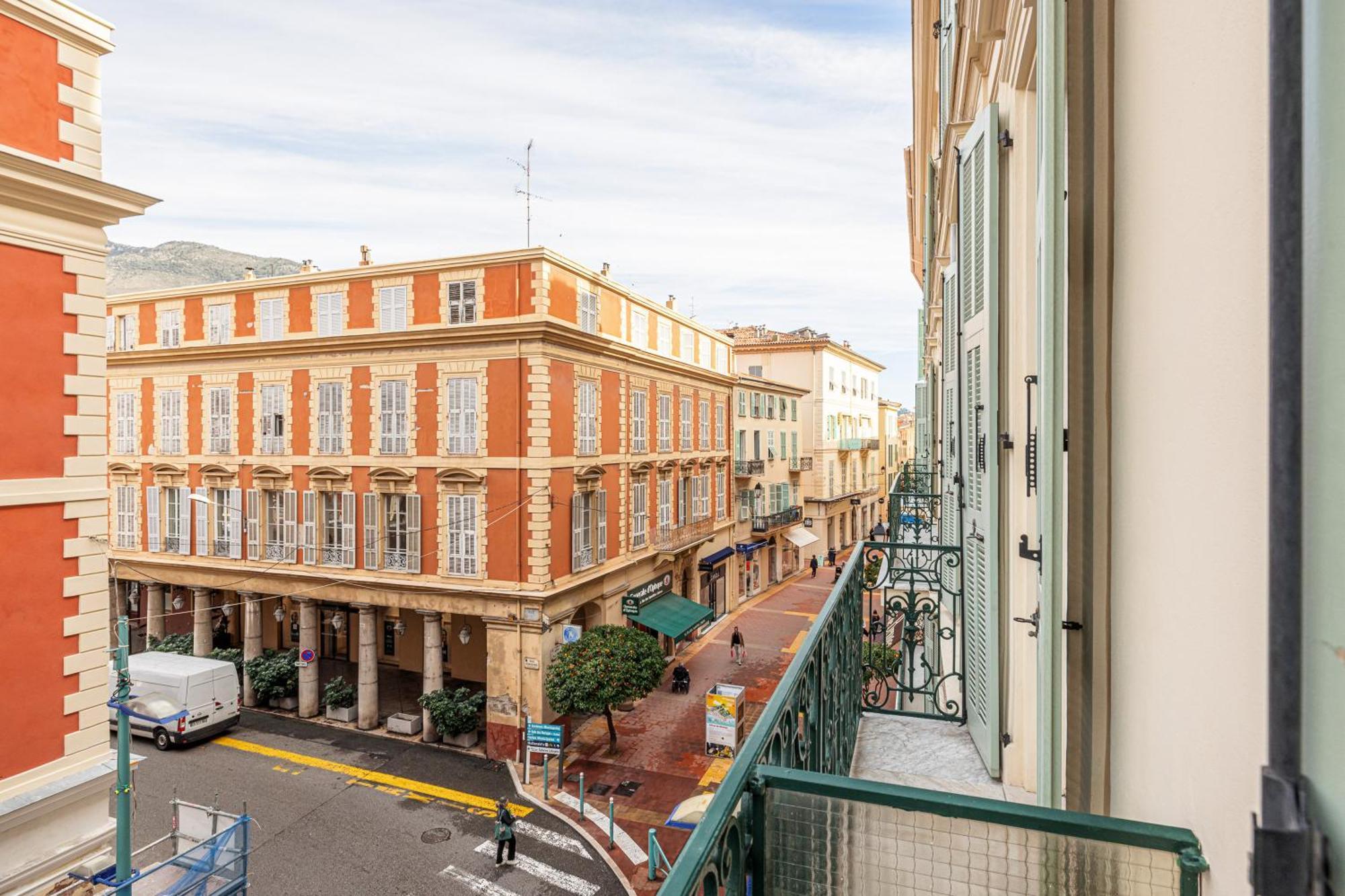 Regina - Happy * Menton